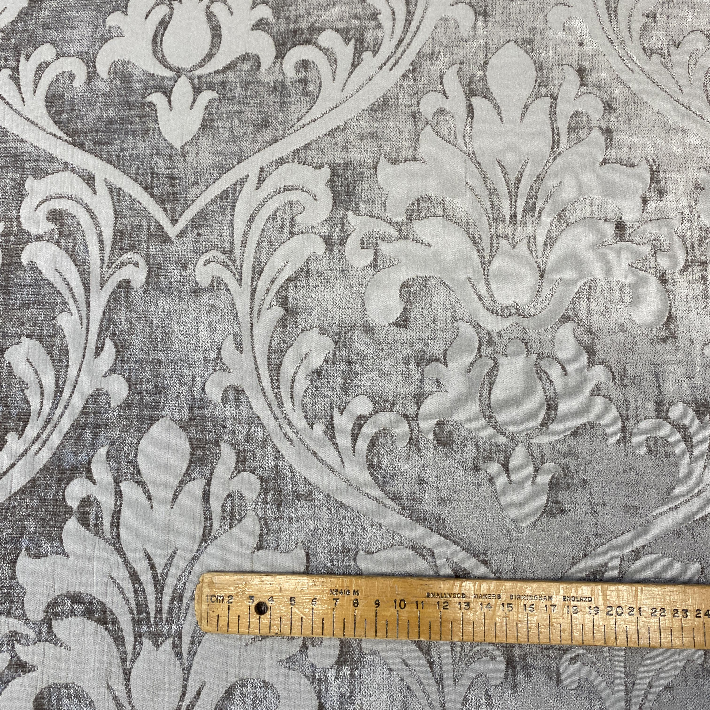 Silver Regency - 139cm x 450cm