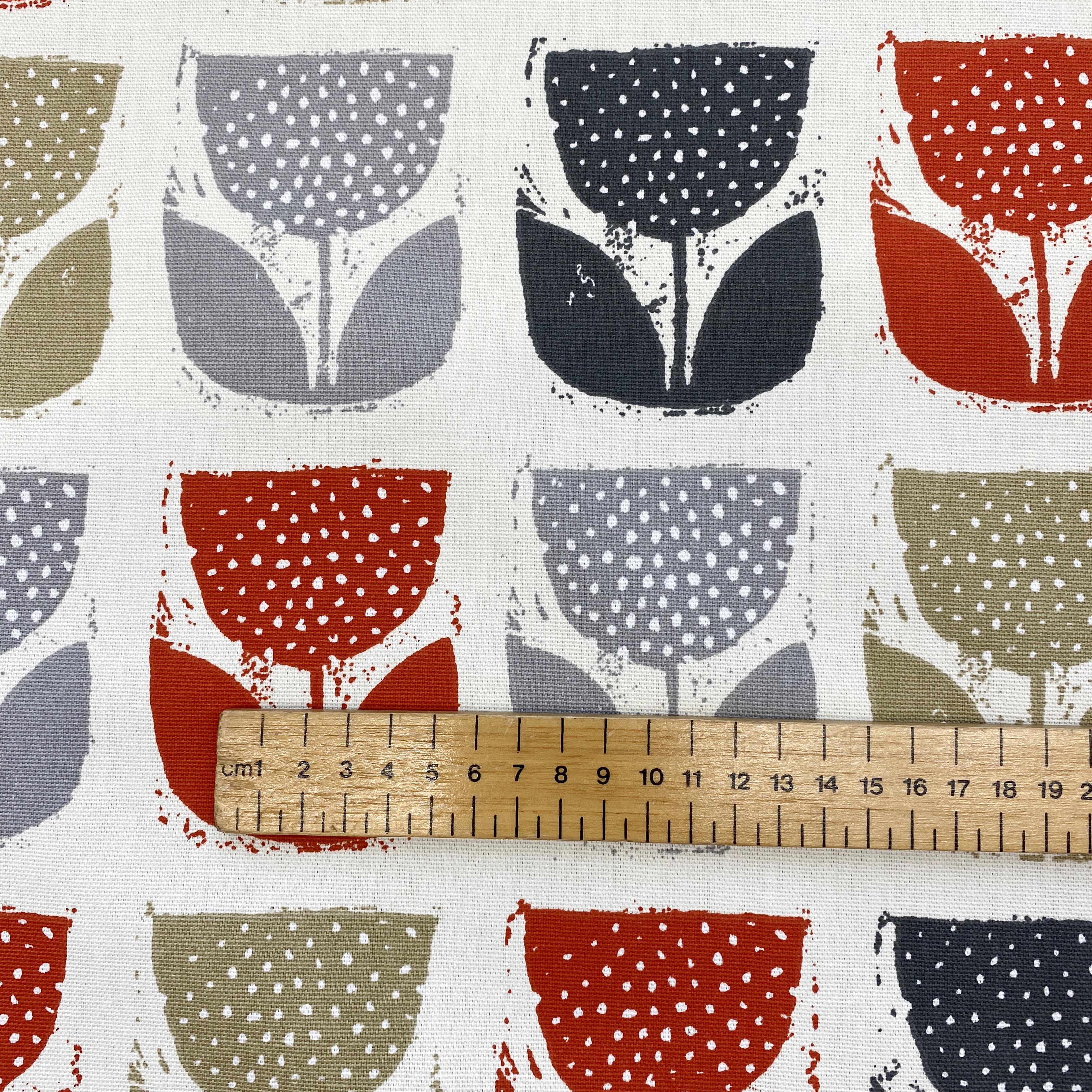 Retro Tulips - 139cm x 140cm