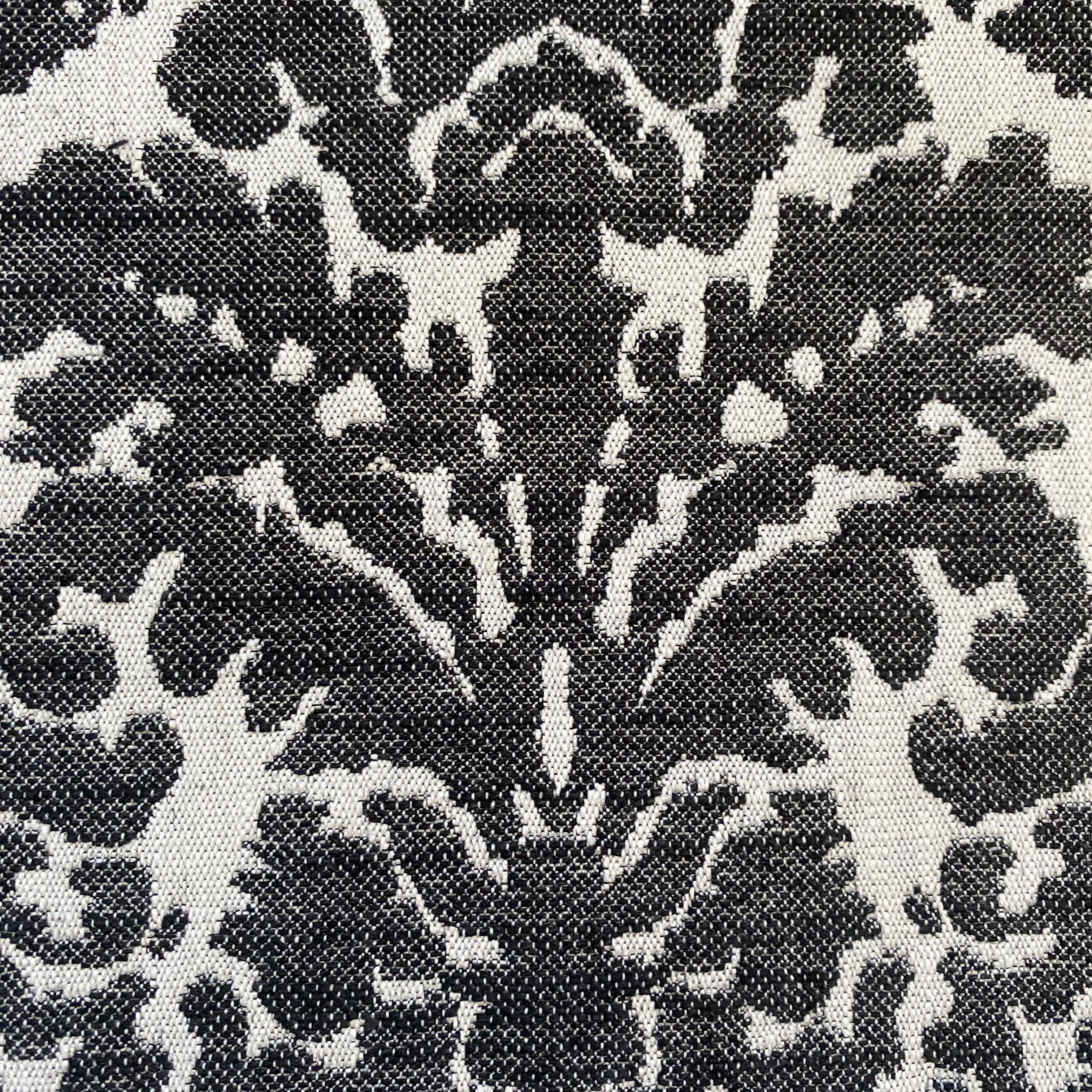 BW1004 Black and White