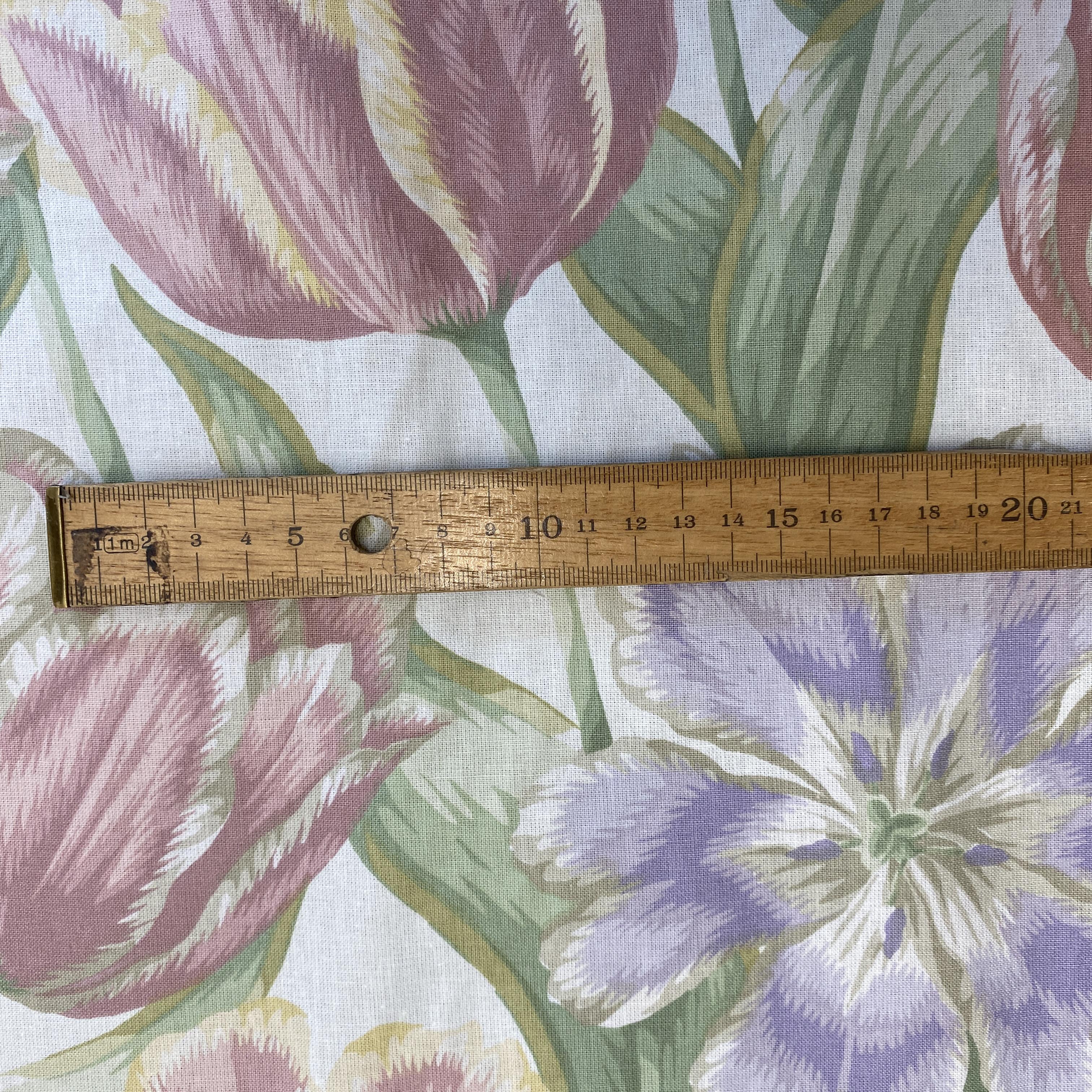 Triumph Tulips Pastels - 139cm x 300cm