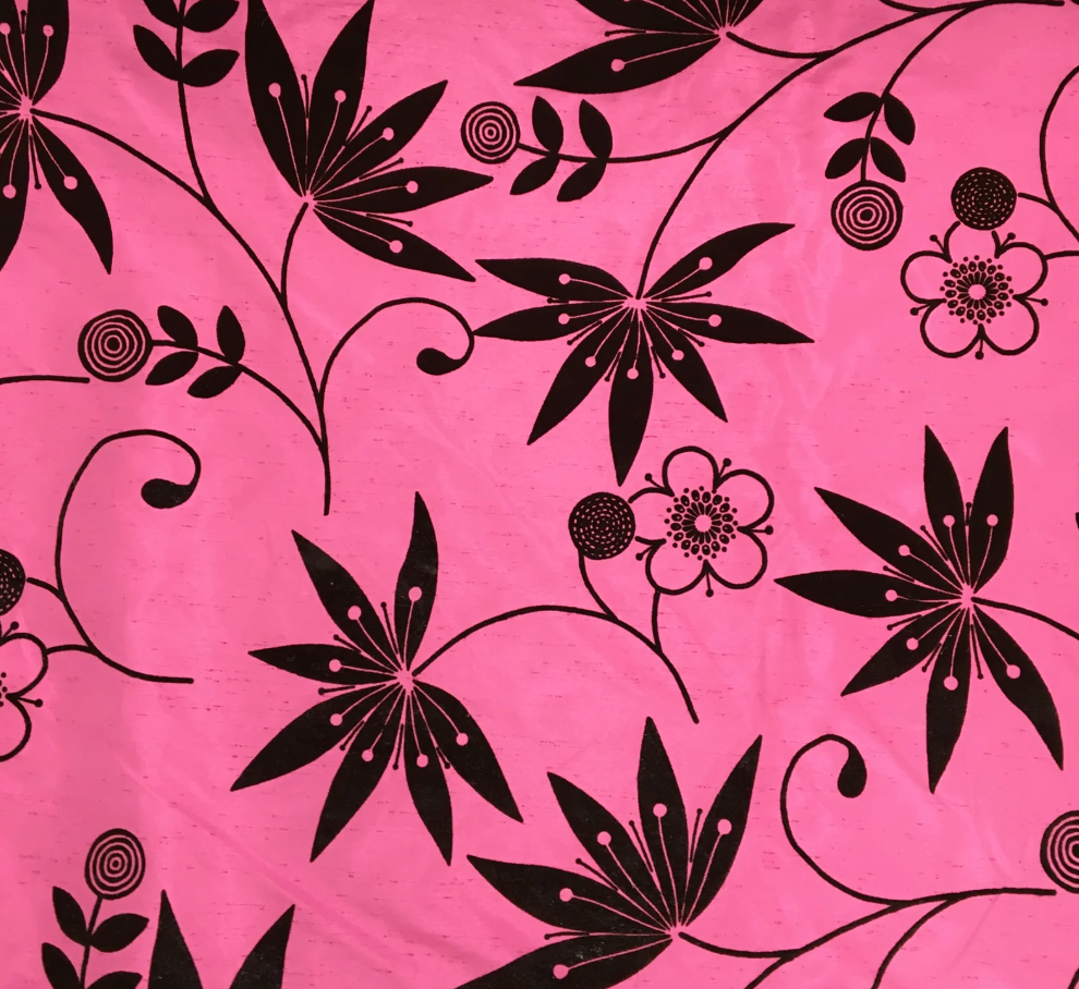 Retro Rasberry Flocked - 139cm x 100cm