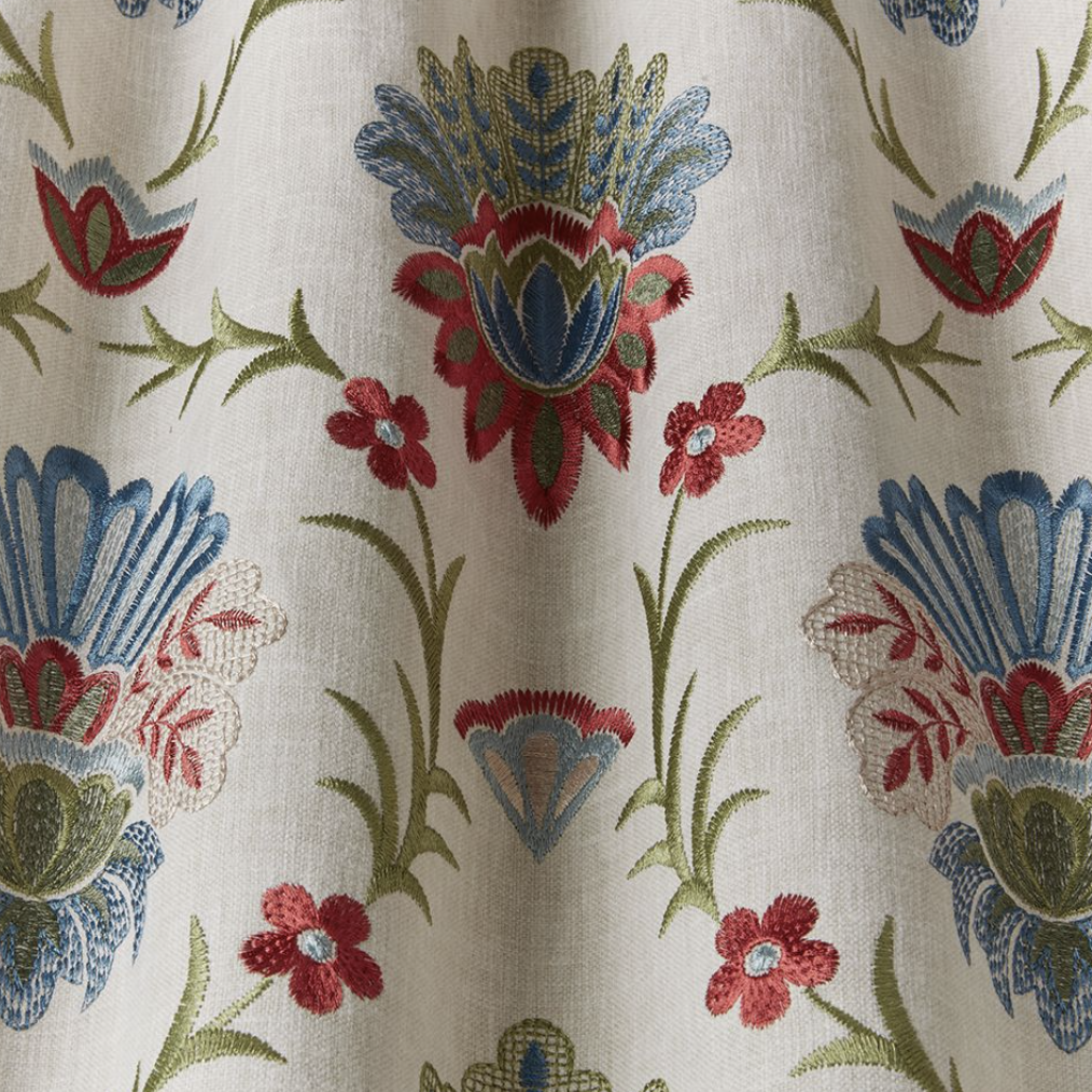 Amadore - Poppy - Embroidered 139cm x 215cm