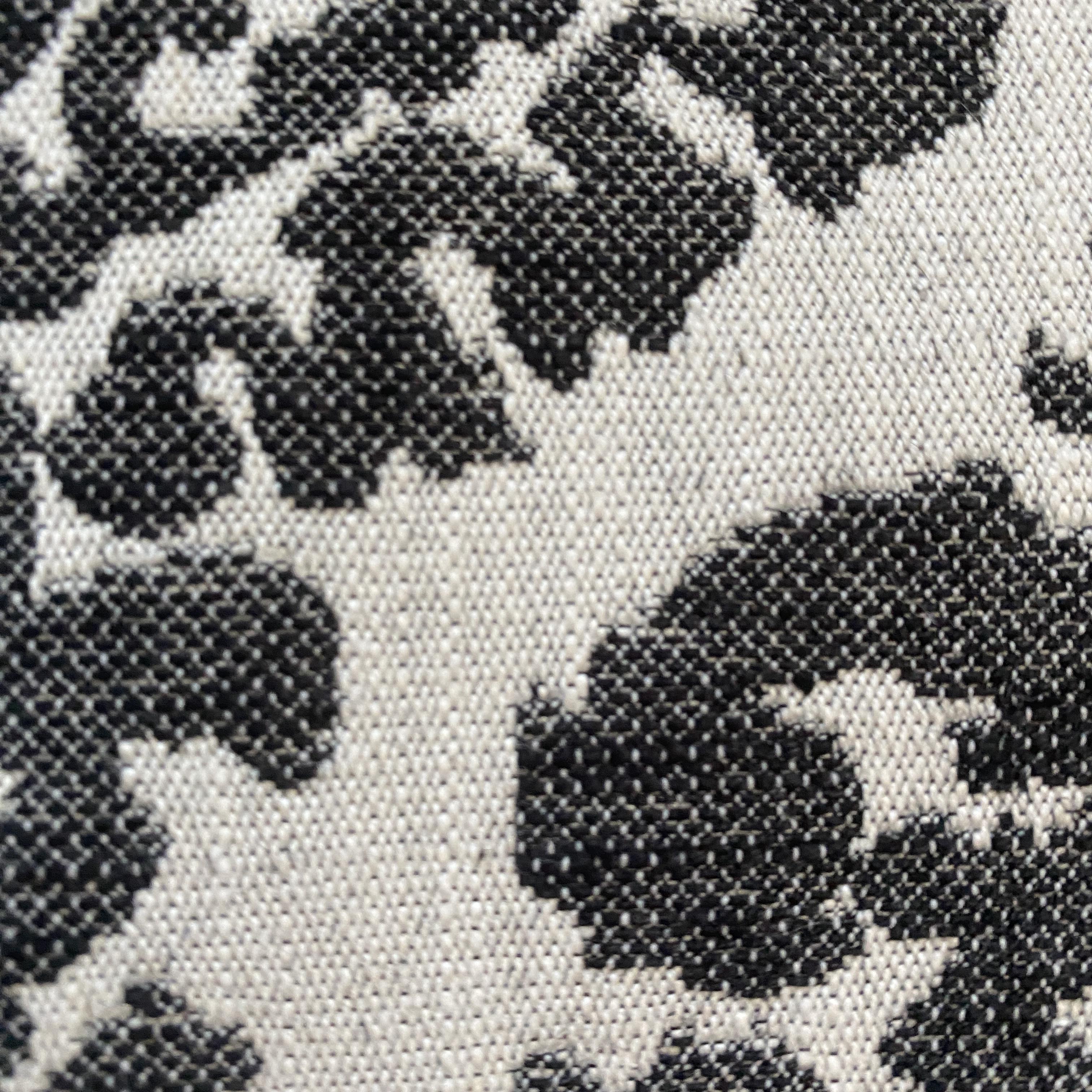 BW1004 Black and White