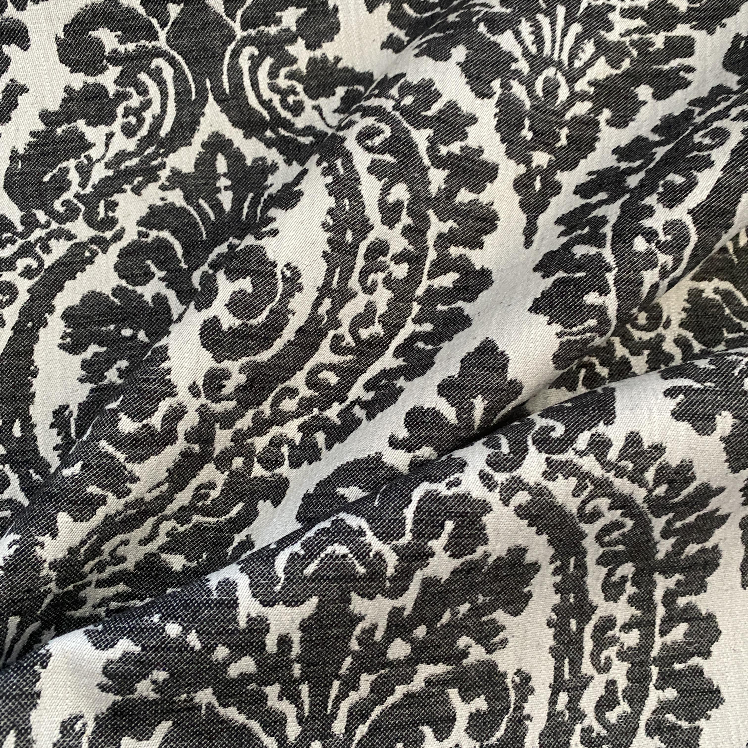 BW1004 Black and White