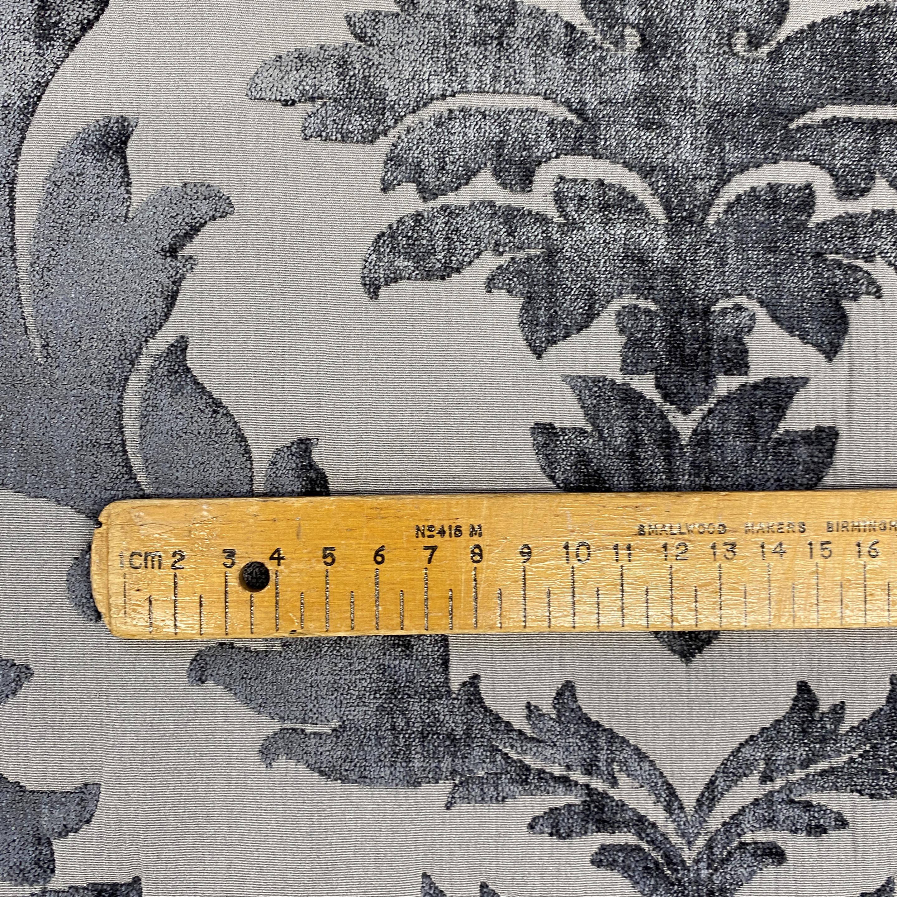 Pemberley Noir - 140cm x 185cm